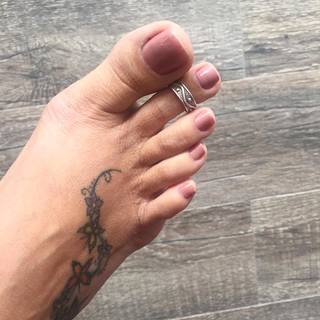 Karin Klemp feet photo thumbnail