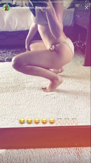 Kendra Wilkinson feet photo thumbnail