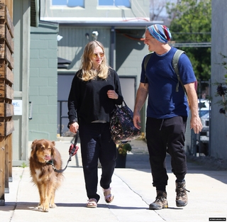 Amanda Seyfried feet photo thumbnail
