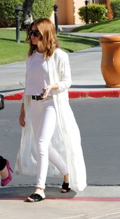 Ashley Tisdale feet photo thumbnail