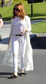 Ashley Tisdale feet photo thumbnail