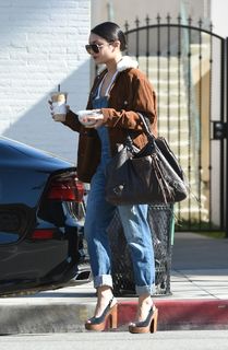 Vanessa Hudgens feet photo thumbnail