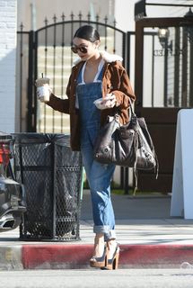 Vanessa Hudgens feet photo thumbnail