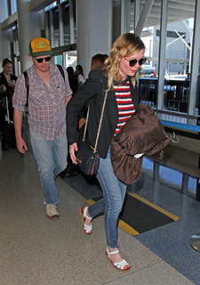 Kirsten Dunst feet photo thumbnail