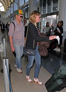 Kirsten Dunst feet photo thumbnail