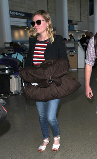 Kirsten Dunst feet photo thumbnail
