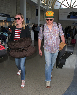Kirsten Dunst feet photo thumbnail