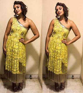 Huma Qureshi feet photo thumbnail