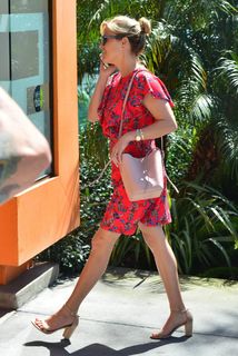 Reese Witherspoon feet photo thumbnail