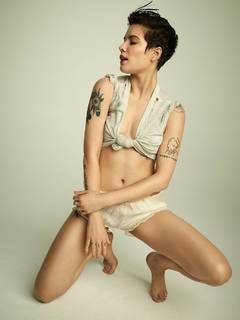 Halsey feet photo thumbnail
