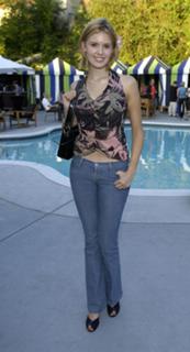 Maggie Grace feet photo thumbnail