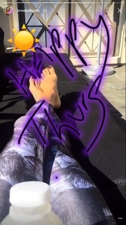 Brooke Burke feet photo thumbnail