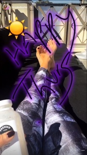 Brooke Burke feet photo thumbnail