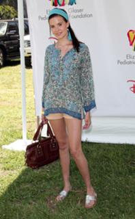 Maggie Grace feet photo thumbnail