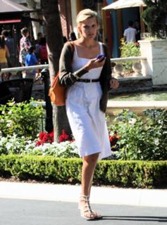 Maggie Grace feet photo thumbnail