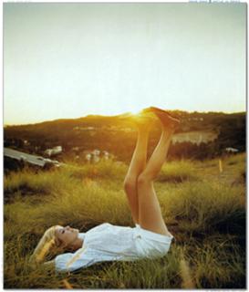 Maggie Grace feet photo thumbnail