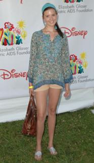 Maggie Grace feet photo thumbnail