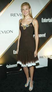 Maggie Grace feet photo thumbnail