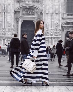 Xenia Tchoumitcheva feet photo thumbnail