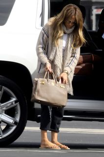 Jennifer Lopez feet photo thumbnail