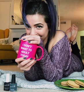 Gabbie Hanna feet photo thumbnail
