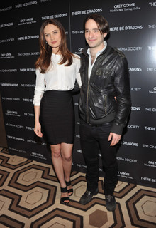 Olga Kurylenko feet photo thumbnail