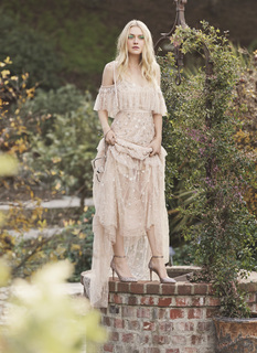 Dakota Fanning feet photo thumbnail
