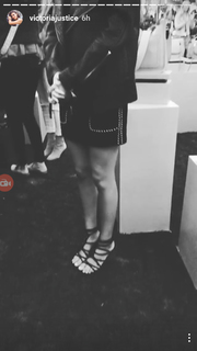 Victoria Justice feet photo thumbnail