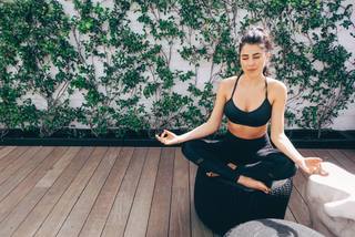 Daniella Monet feet photo thumbnail