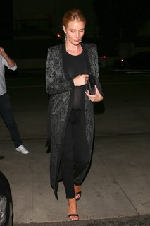 Rosie Huntington-Whiteley feet photo thumbnail