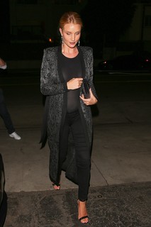 Rosie Huntington-Whiteley feet photo thumbnail