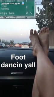 Vanessa Hudgens feet photo thumbnail