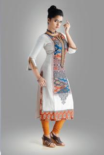 Anupama Parameshwaran feet photo 4