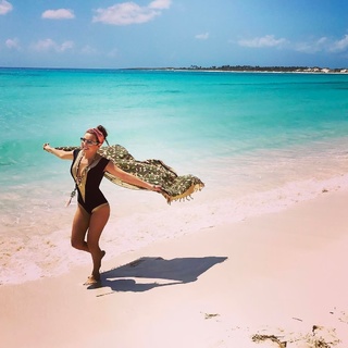 Thalía feet photo thumbnail