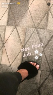 Kylie Jenner feet photo thumbnail
