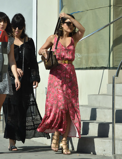 Vanessa Hudgens feet photo thumbnail