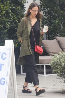 Jessica Alba feet photo thumbnail