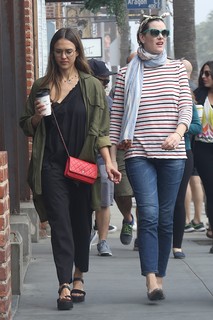 Jessica Alba feet photo thumbnail