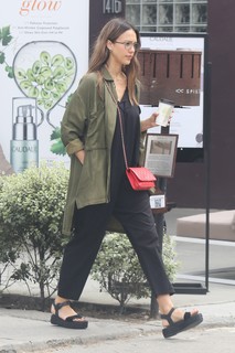 Jessica Alba feet photo thumbnail