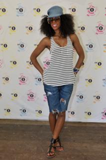 Kelly Rowland feet photo thumbnail
