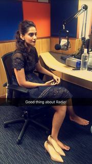 Sonam Kapoor feet photo thumbnail