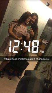 Sonam Kapoor feet photo thumbnail