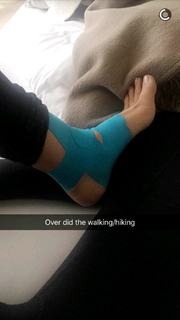 Sonam Kapoor feet photo thumbnail