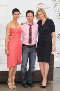 Morena Baccarin feet photo thumbnail