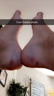 Emily Osment feet photo thumbnail