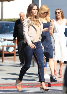 Katharine McPhee feet photo thumbnail
