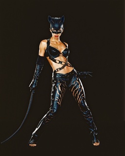 Halle Berry feet photo thumbnail