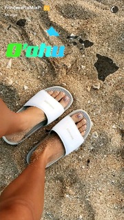 Pia Mia feet photo thumbnail