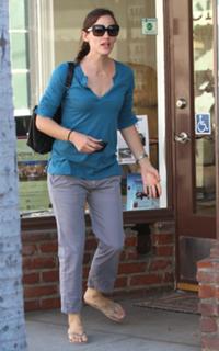 Jennifer Garner feet photo thumbnail