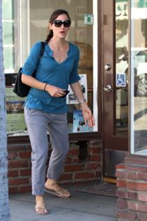 Jennifer Garner feet photo thumbnail